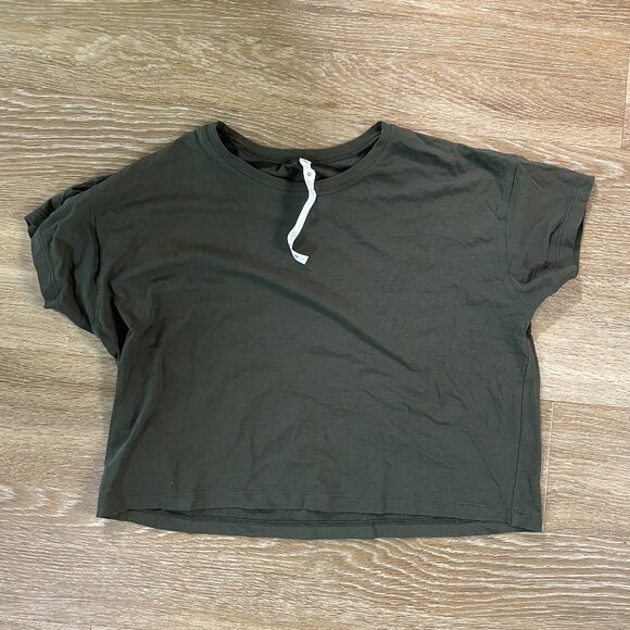 Lululemon Cropped T-Shirt - Picture 1 of 3